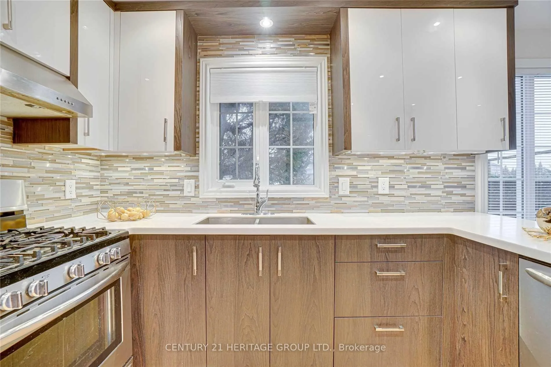 Photo 5 of 150 Ashton Drive, Vaughan, Maple — HOMEH