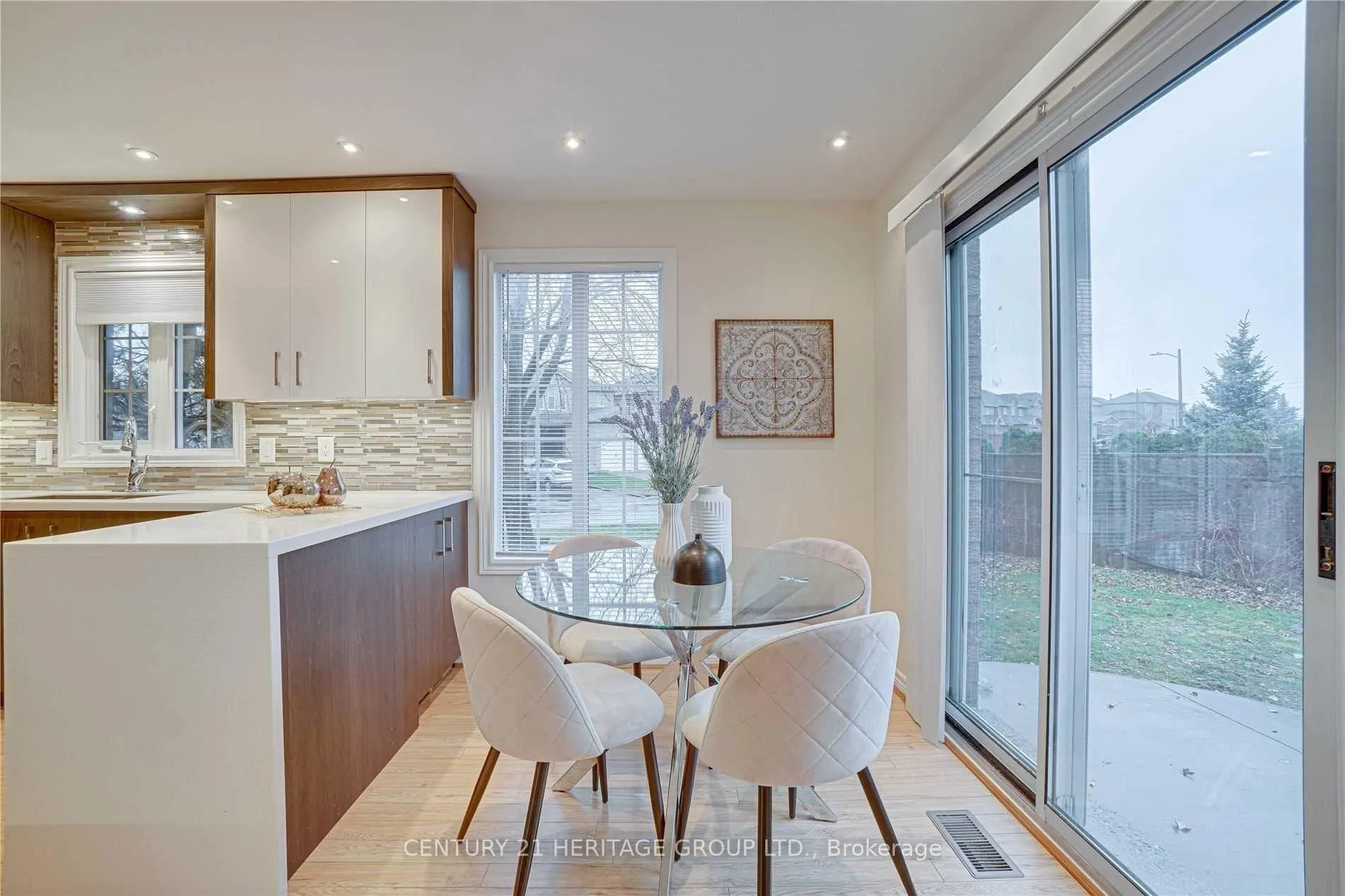 Photo 6 of 150 Ashton Drive, Vaughan, Maple — HOMEH