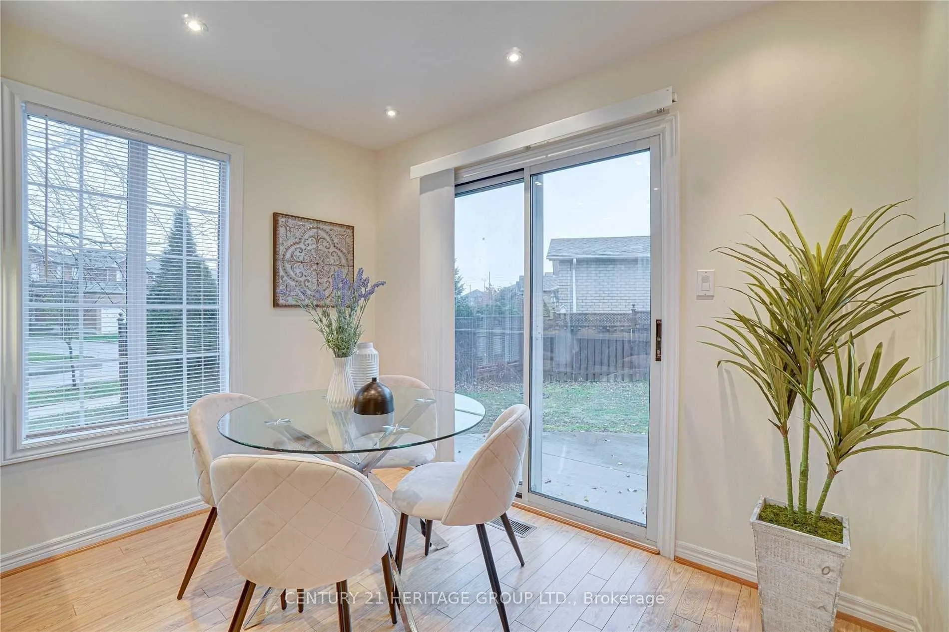Photo 7 of 150 Ashton Drive, Vaughan, Maple — HOMEH