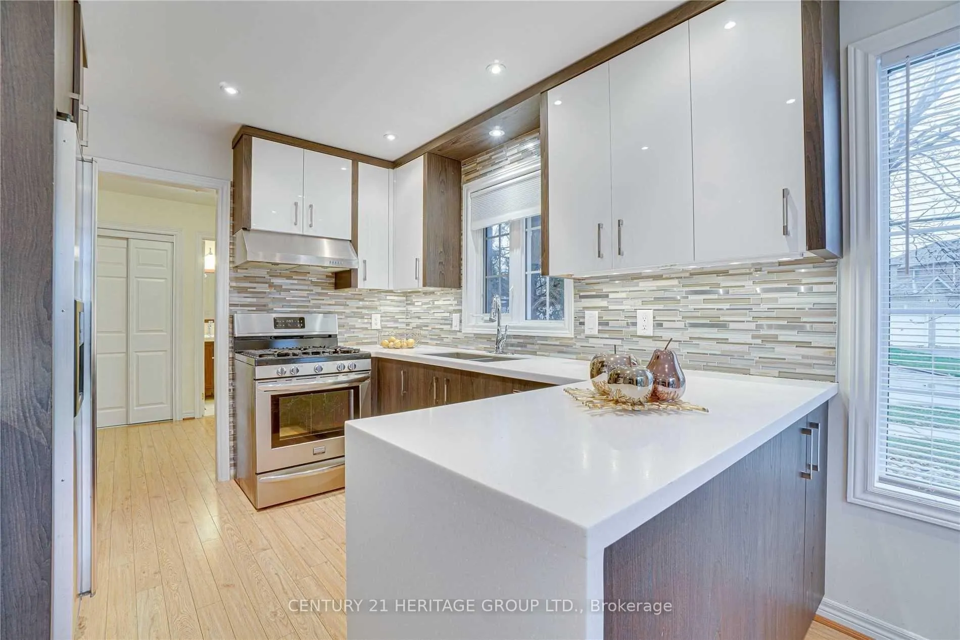 Photo 8 of 150 Ashton Drive, Vaughan, Maple — HOMEH