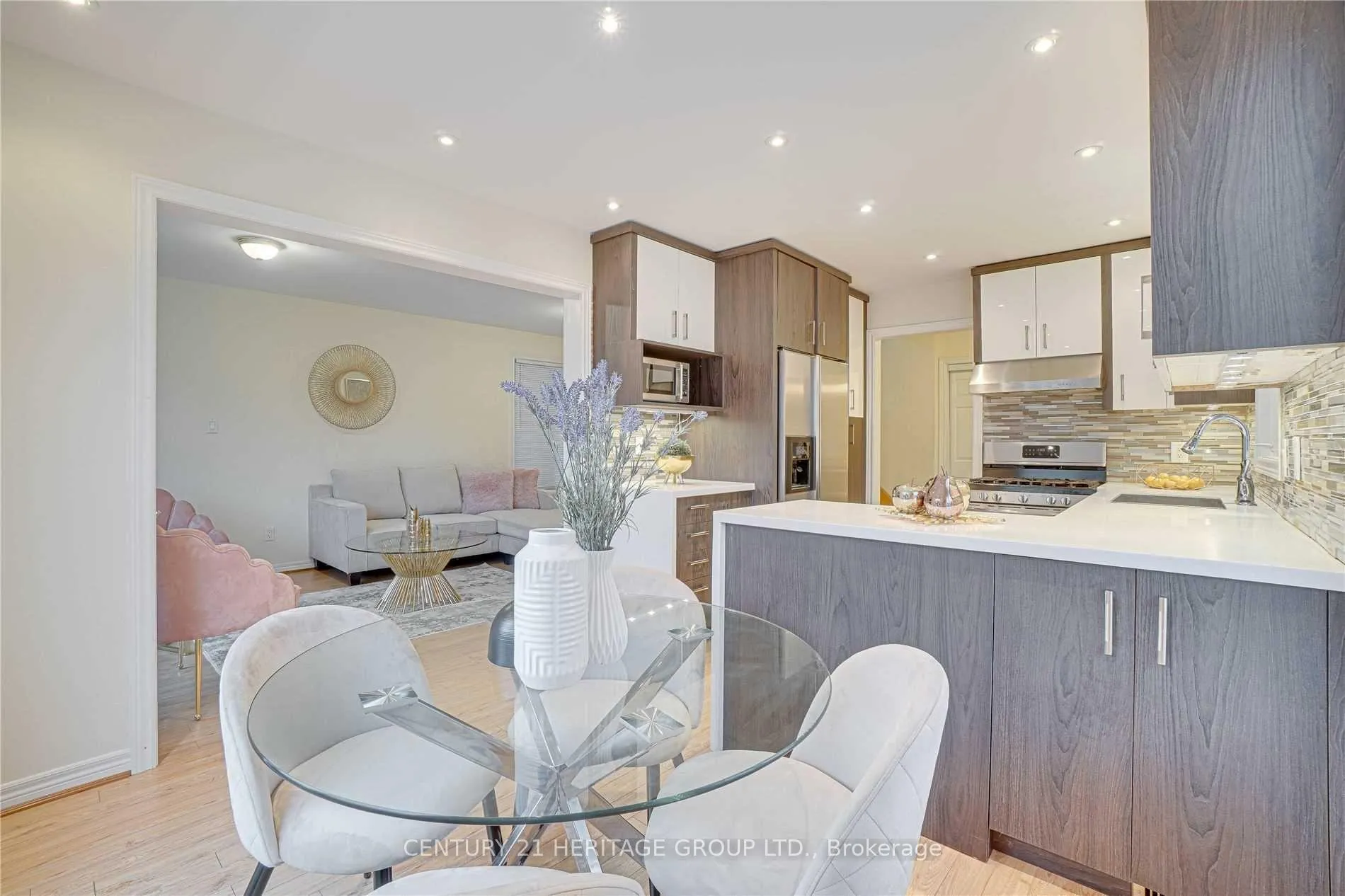 Photo 9 of 150 Ashton Drive, Vaughan, Maple — HOMEH