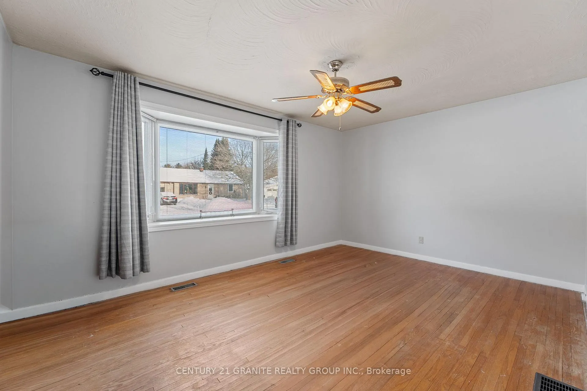 Photo 16 of 64 Johnston Crescent, Bancroft, Bancroft Ward — HOMEH
