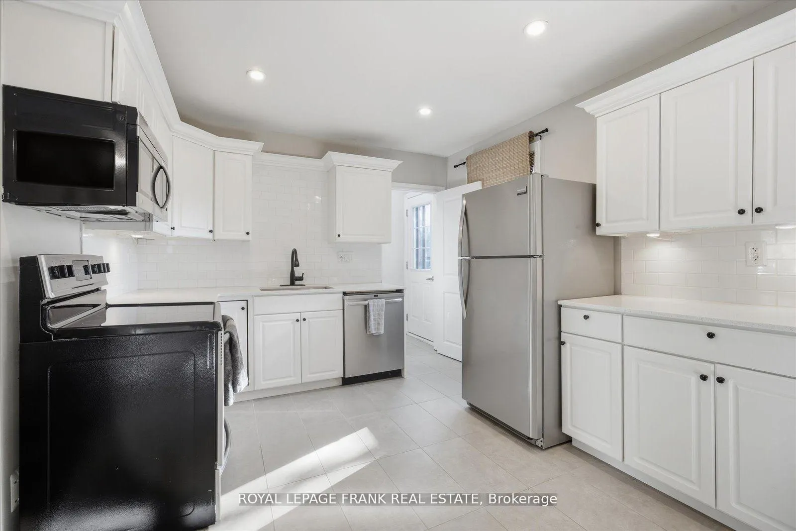 Photo 5 of 1186 Ravine Road, Oshawa, Lakeview — HOMEH