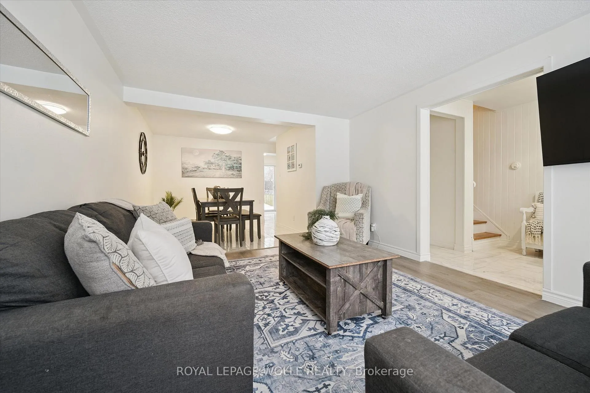 Photo 10 of 11 Ingleside Drive, Kitchener, Victoria Hills — HOMEH