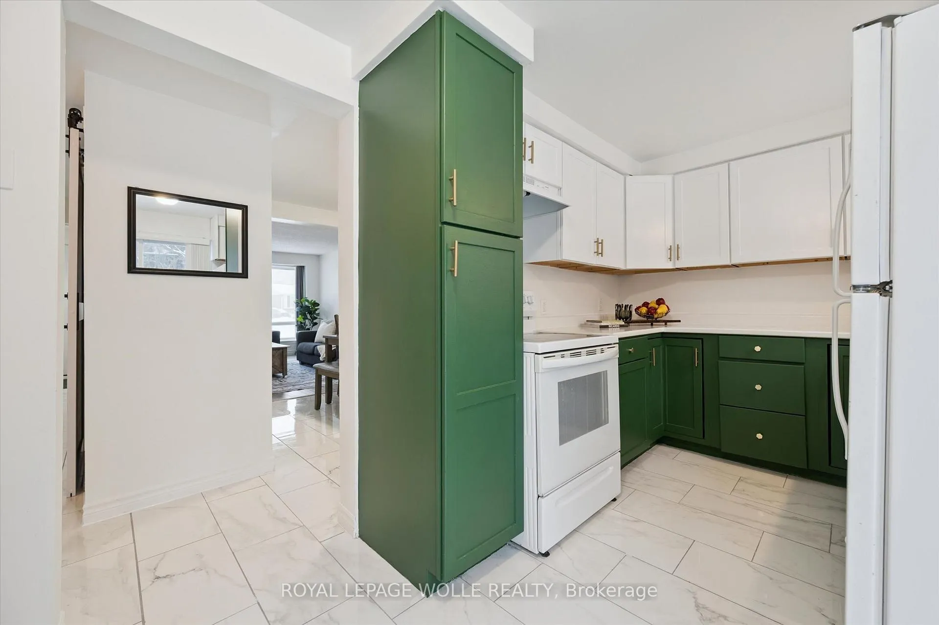 Photo 13 of 11 Ingleside Drive, Kitchener, Victoria Hills — HOMEH