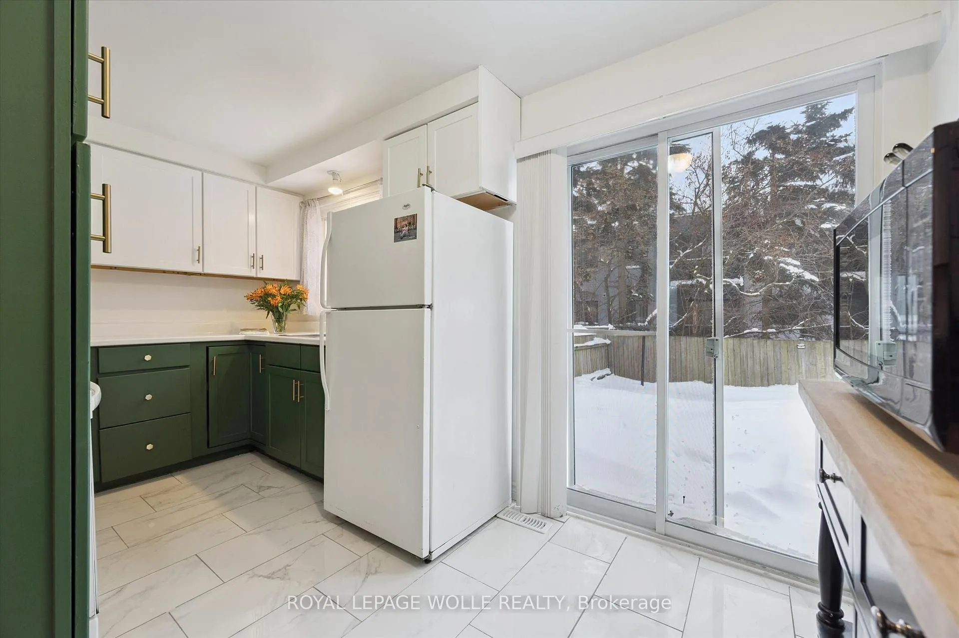 Photo 14 of 11 Ingleside Drive, Kitchener, Victoria Hills — HOMEH