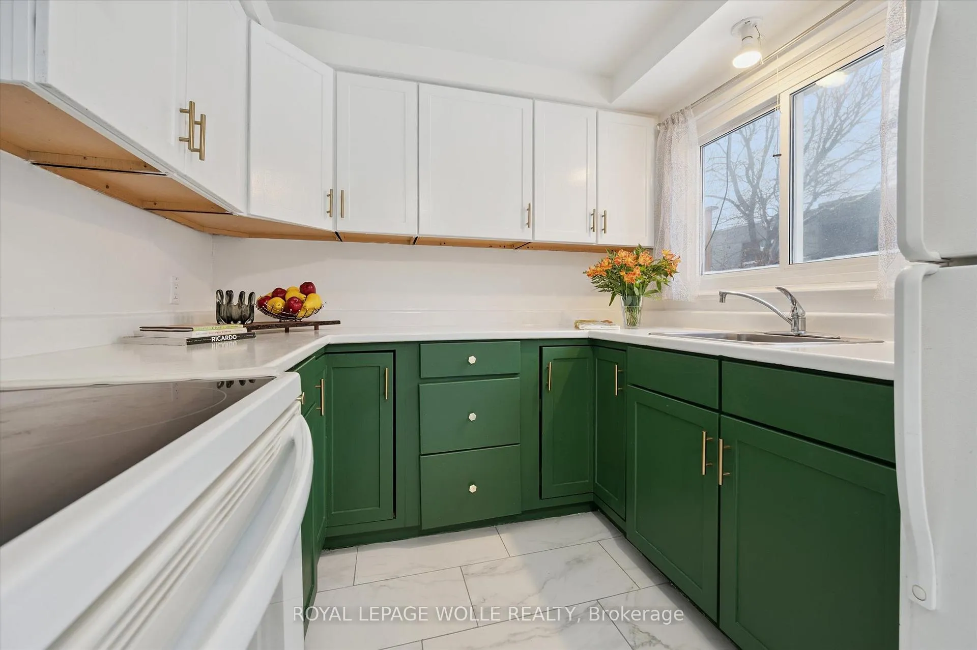 Photo 15 of 11 Ingleside Drive, Kitchener, Victoria Hills — HOMEH