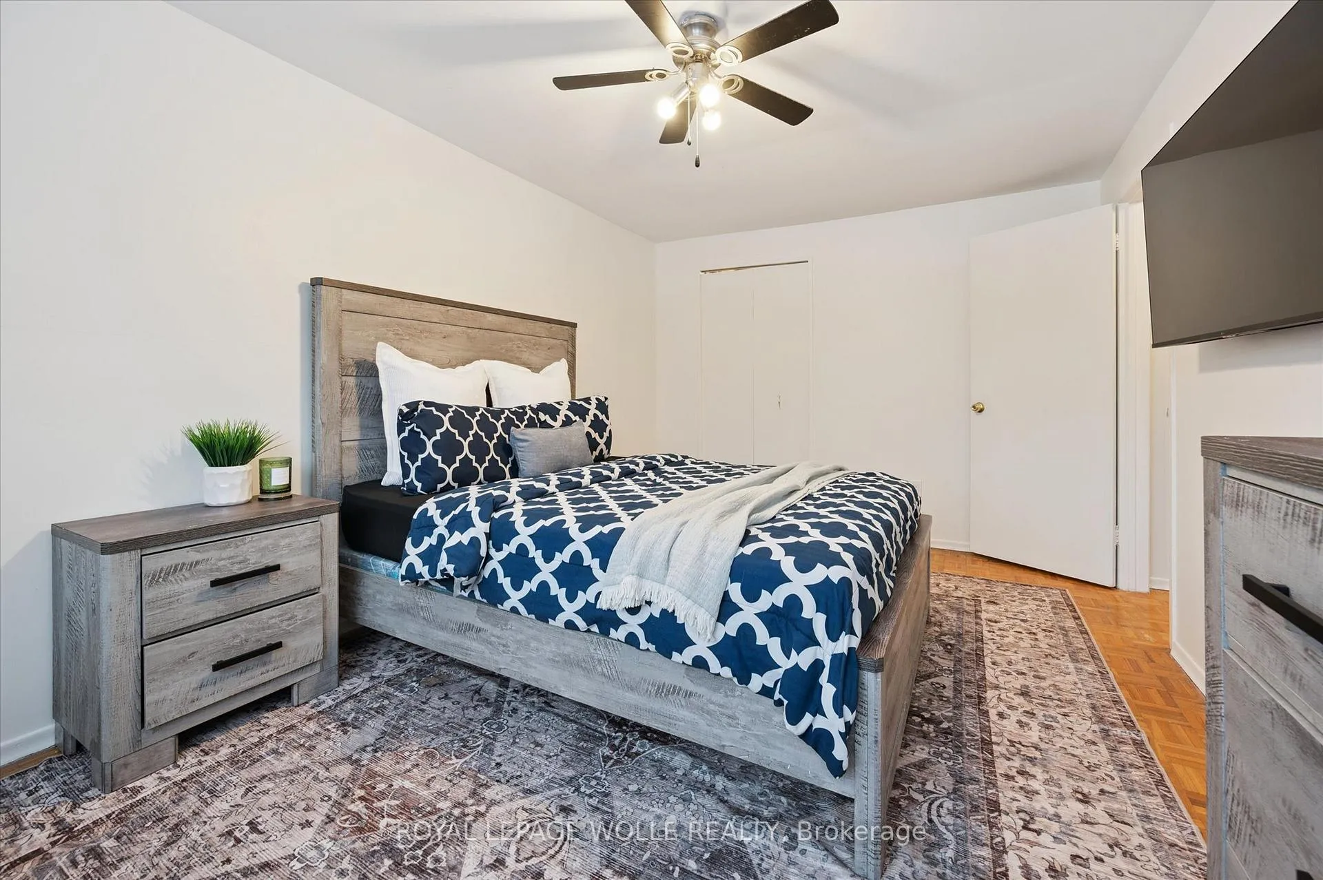 Photo 21 of 11 Ingleside Drive, Kitchener, Victoria Hills — HOMEH