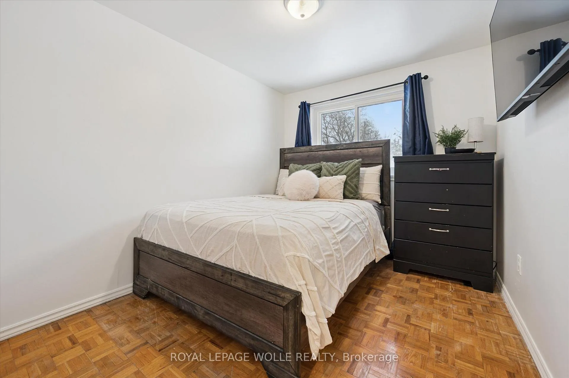 Photo 25 of 11 Ingleside Drive, Kitchener, Victoria Hills — HOMEH