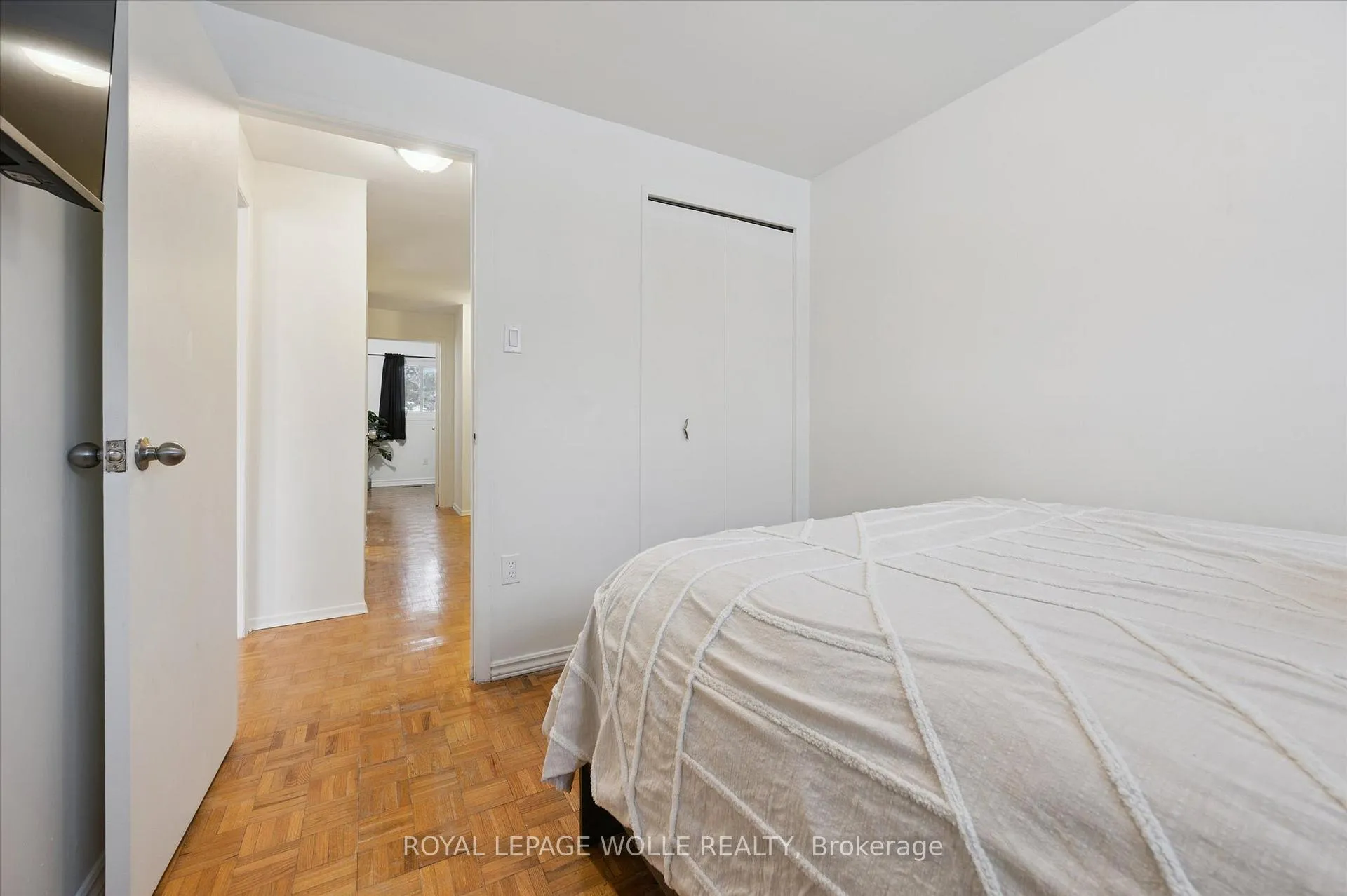 Photo 26 of 11 Ingleside Drive, Kitchener, Victoria Hills — HOMEH