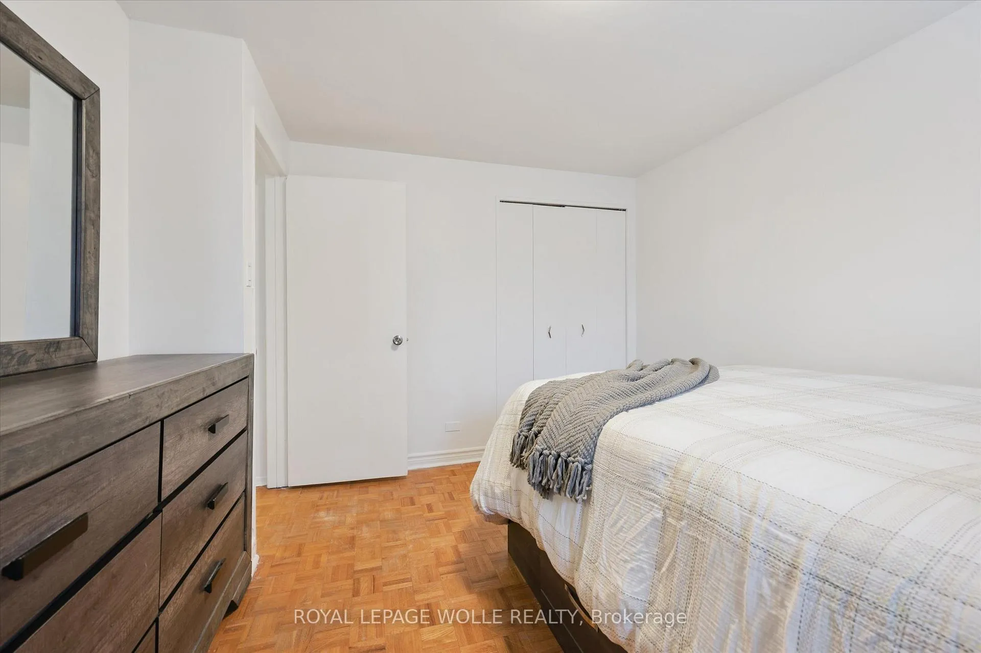 Photo 29 of 11 Ingleside Drive, Kitchener, Victoria Hills — HOMEH