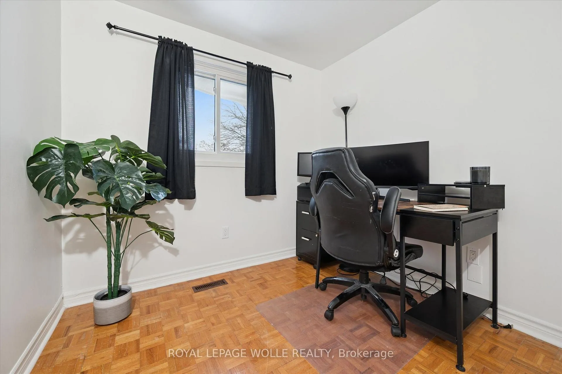 Photo 30 of 11 Ingleside Drive, Kitchener, Victoria Hills — HOMEH