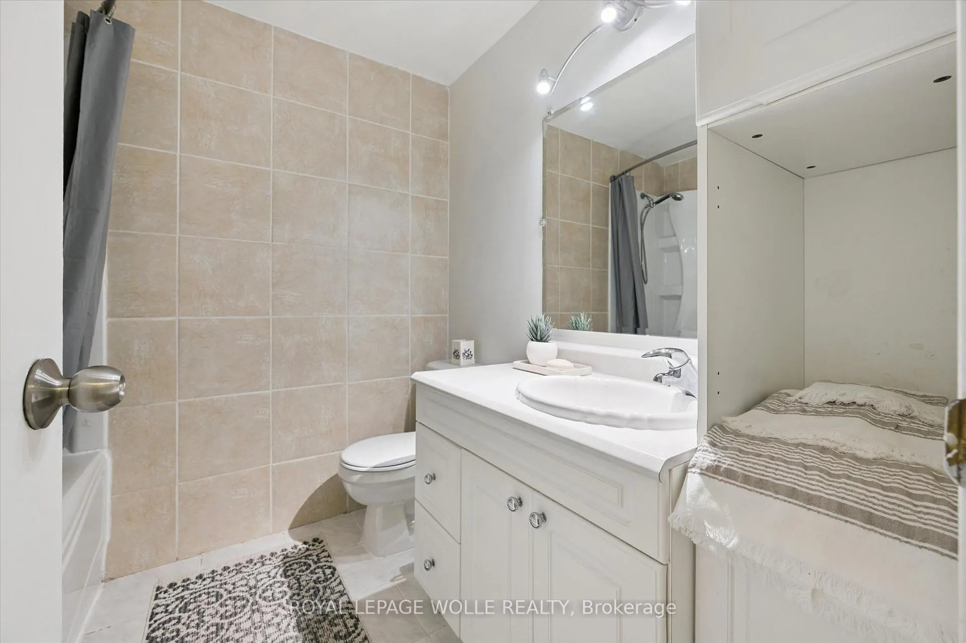 Photo 31 of 11 Ingleside Drive, Kitchener, Victoria Hills — HOMEH