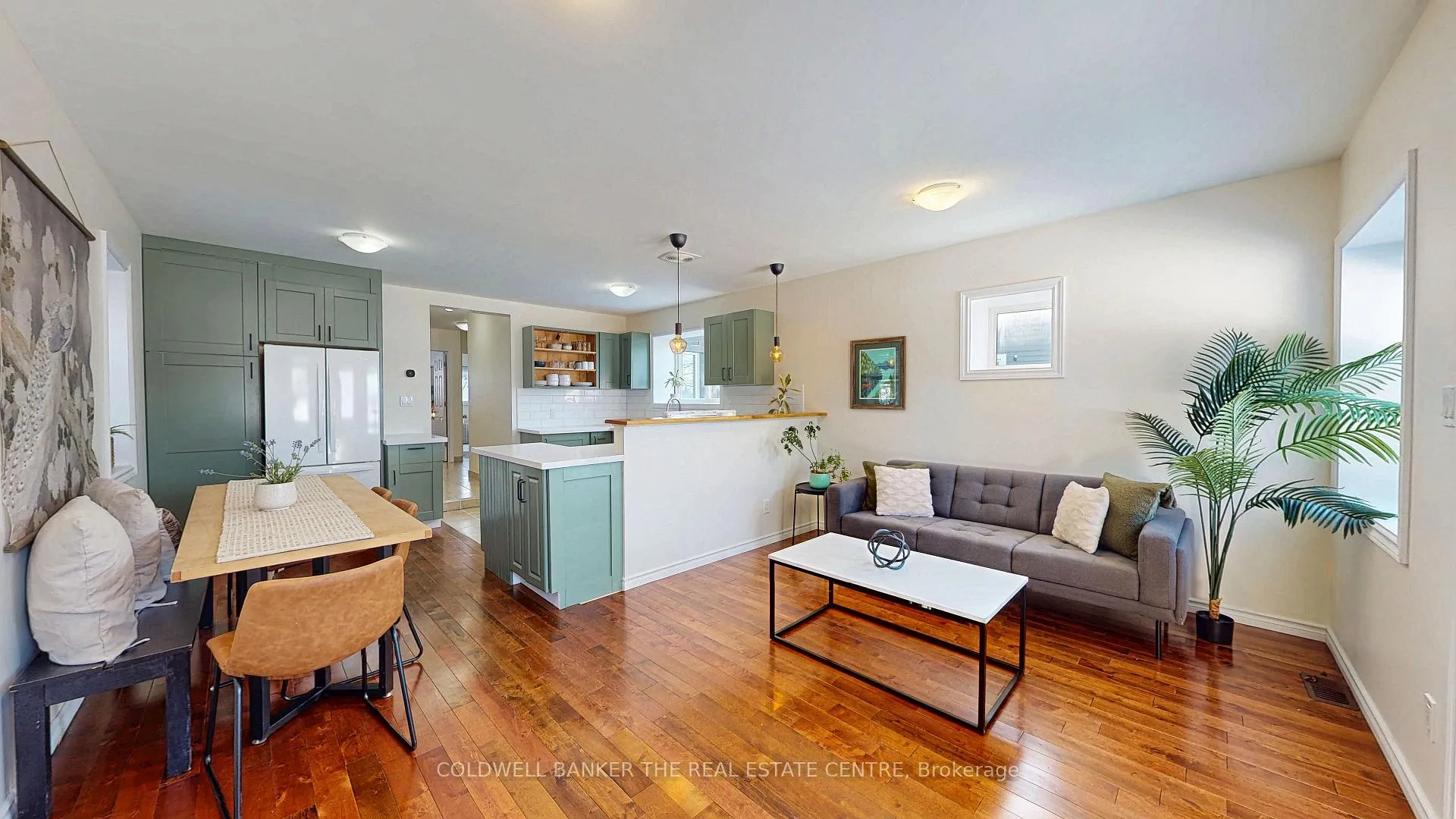 Photo 2 of 135 Simcoe Street, Orillia — HOMEH