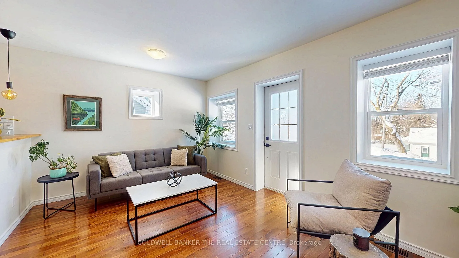 Photo 3 of 135 Simcoe Street, Orillia — HOMEH