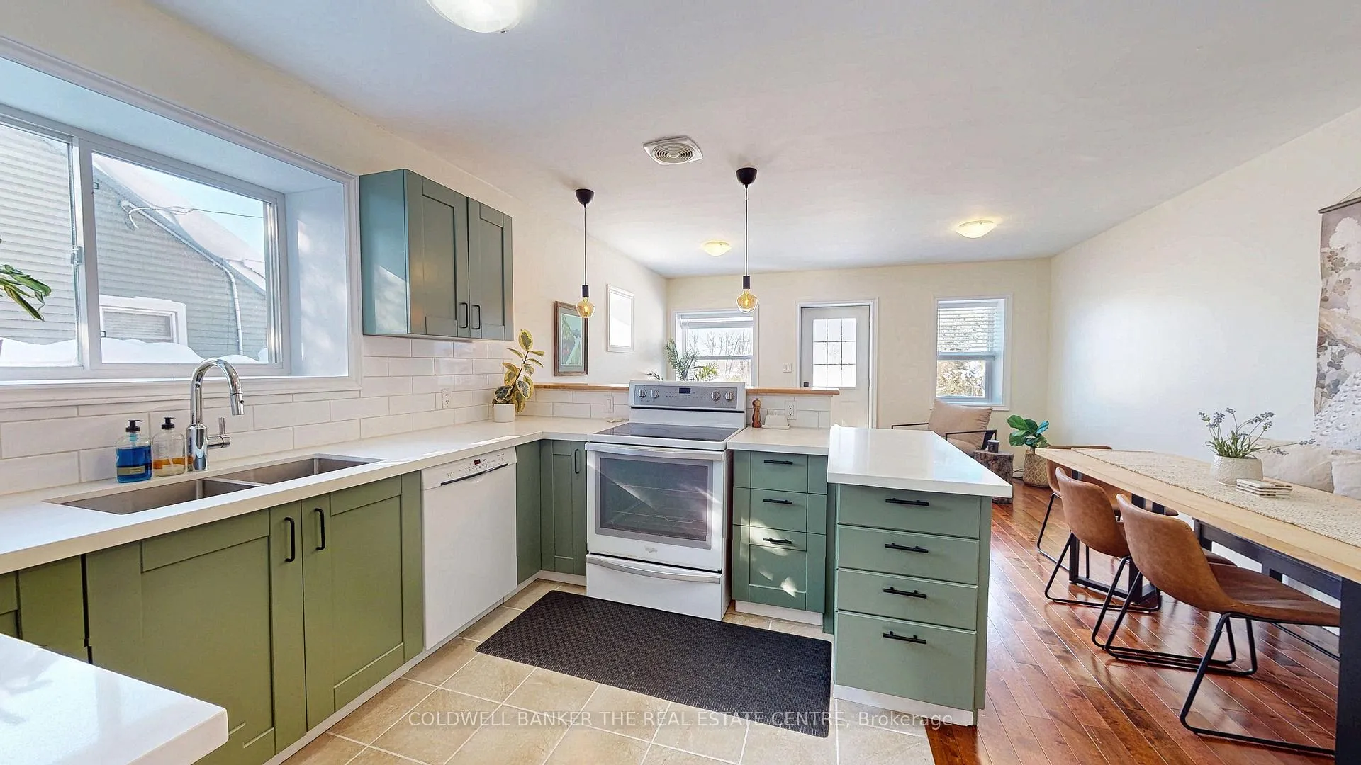 Photo 6 of 135 Simcoe Street, Orillia — HOMEH
