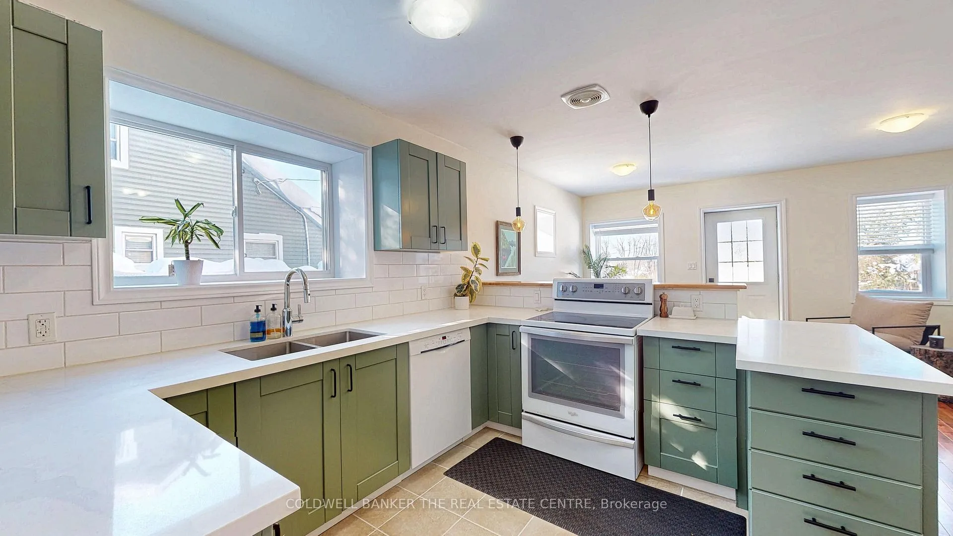 Photo 7 of 135 Simcoe Street, Orillia — HOMEH