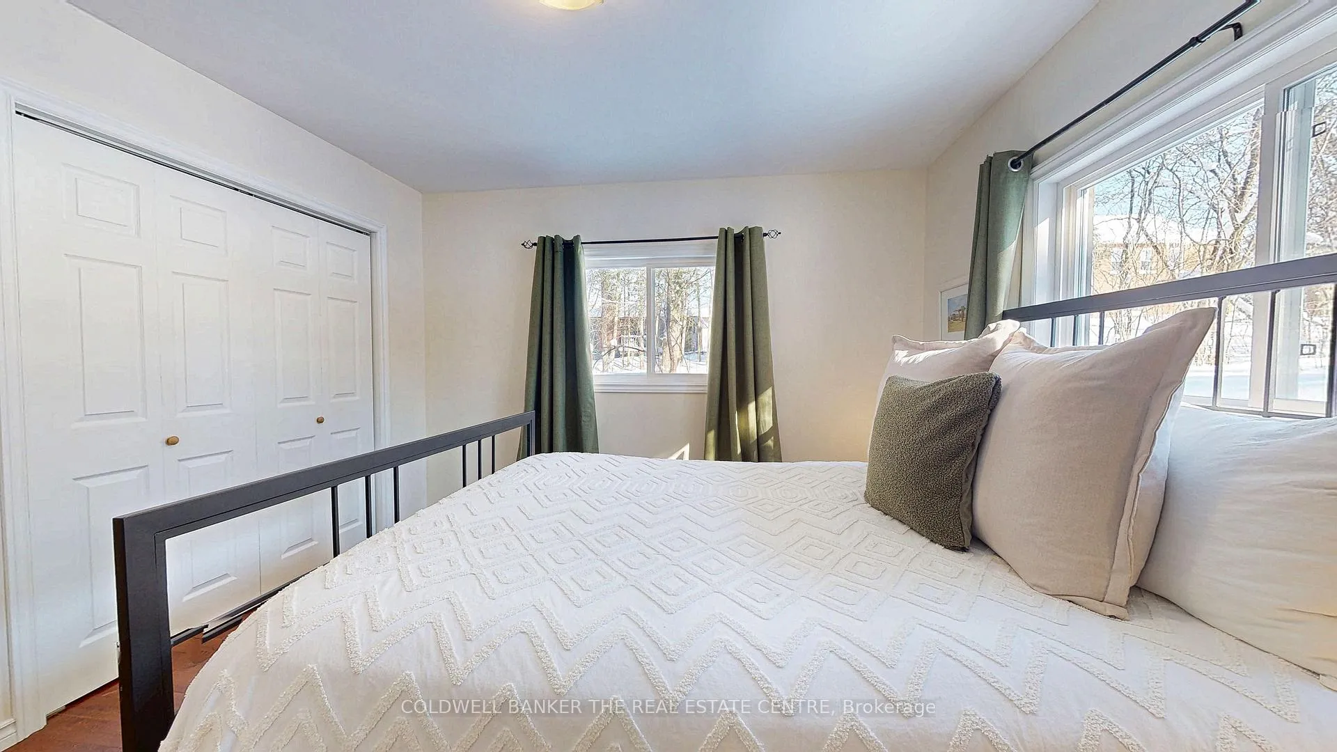 Photo 11 of 135 Simcoe Street, Orillia — HOMEH