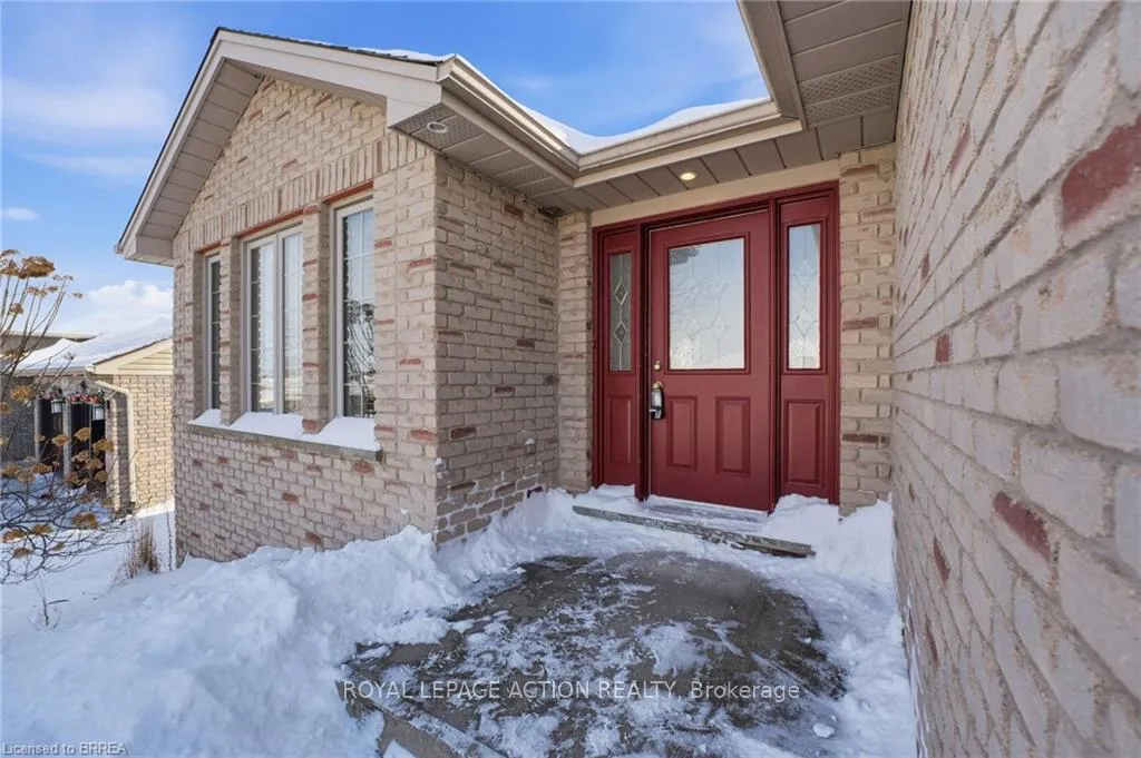 Photo 4 of 28 Mansfield Drive, Brant, South Dumfries — HOMEH