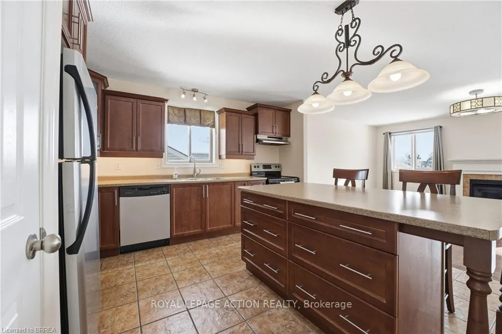 Photo 7 of 28 Mansfield Drive, Brant, South Dumfries — HOMEH