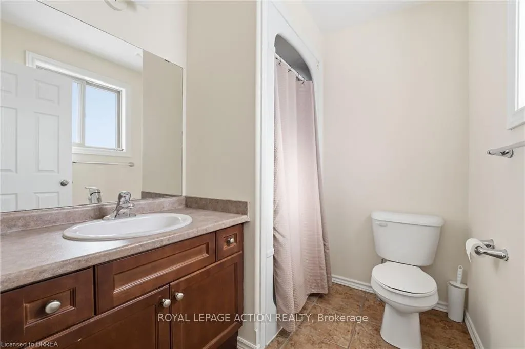 Photo 10 of 28 Mansfield Drive, Brant, South Dumfries — HOMEH