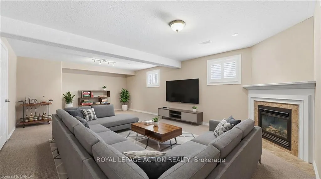 Photo 14 of 28 Mansfield Drive, Brant, South Dumfries — HOMEH