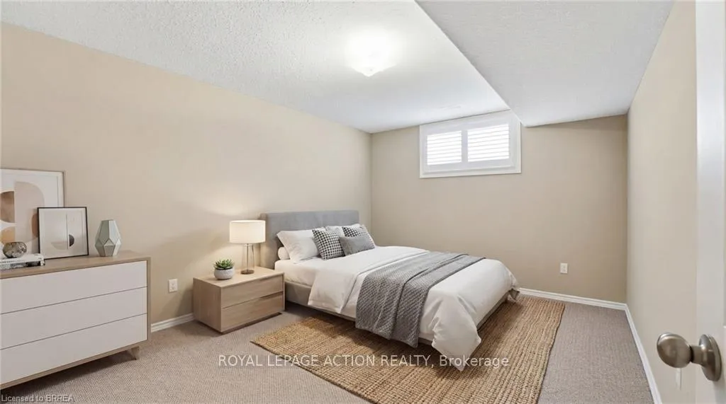 Photo 17 of 28 Mansfield Drive, Brant, South Dumfries — HOMEH