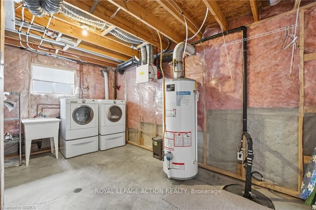Photo 18 of 28 Mansfield Drive, Brant, South Dumfries — HOMEH