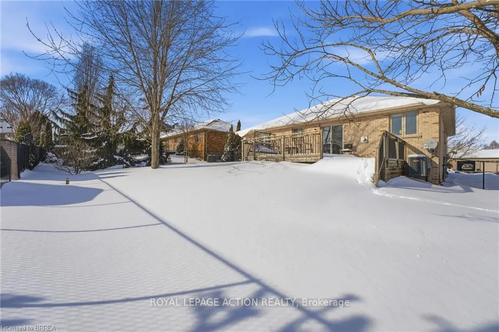 Photo 21 of 28 Mansfield Drive, Brant, South Dumfries — HOMEH
