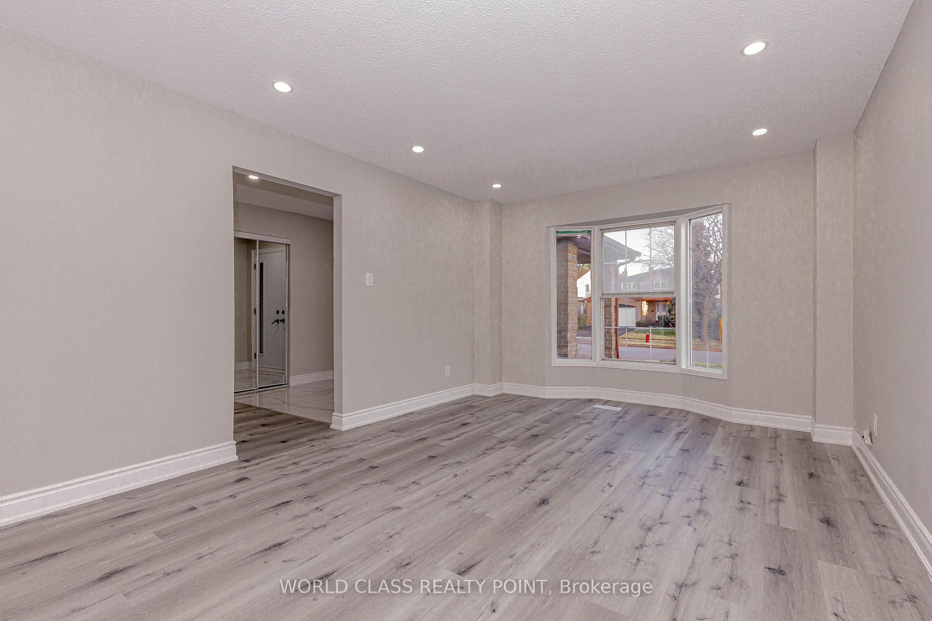 Photo 7 of 76 Moffatt Avenue, Brampton, Fletcher's West — HOMEH