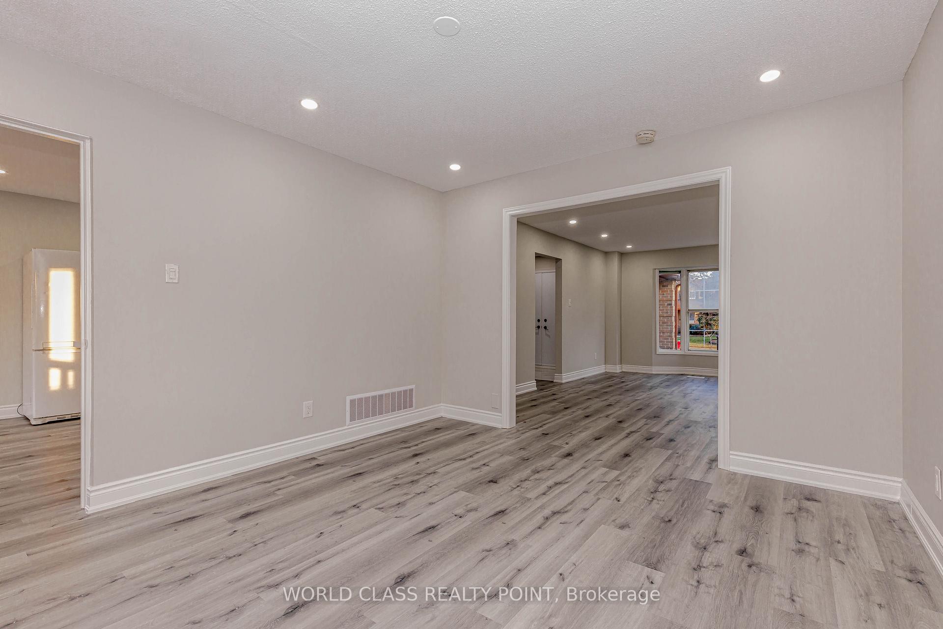 Photo 9 of 76 Moffatt Avenue, Brampton, Fletcher's West — HOMEH