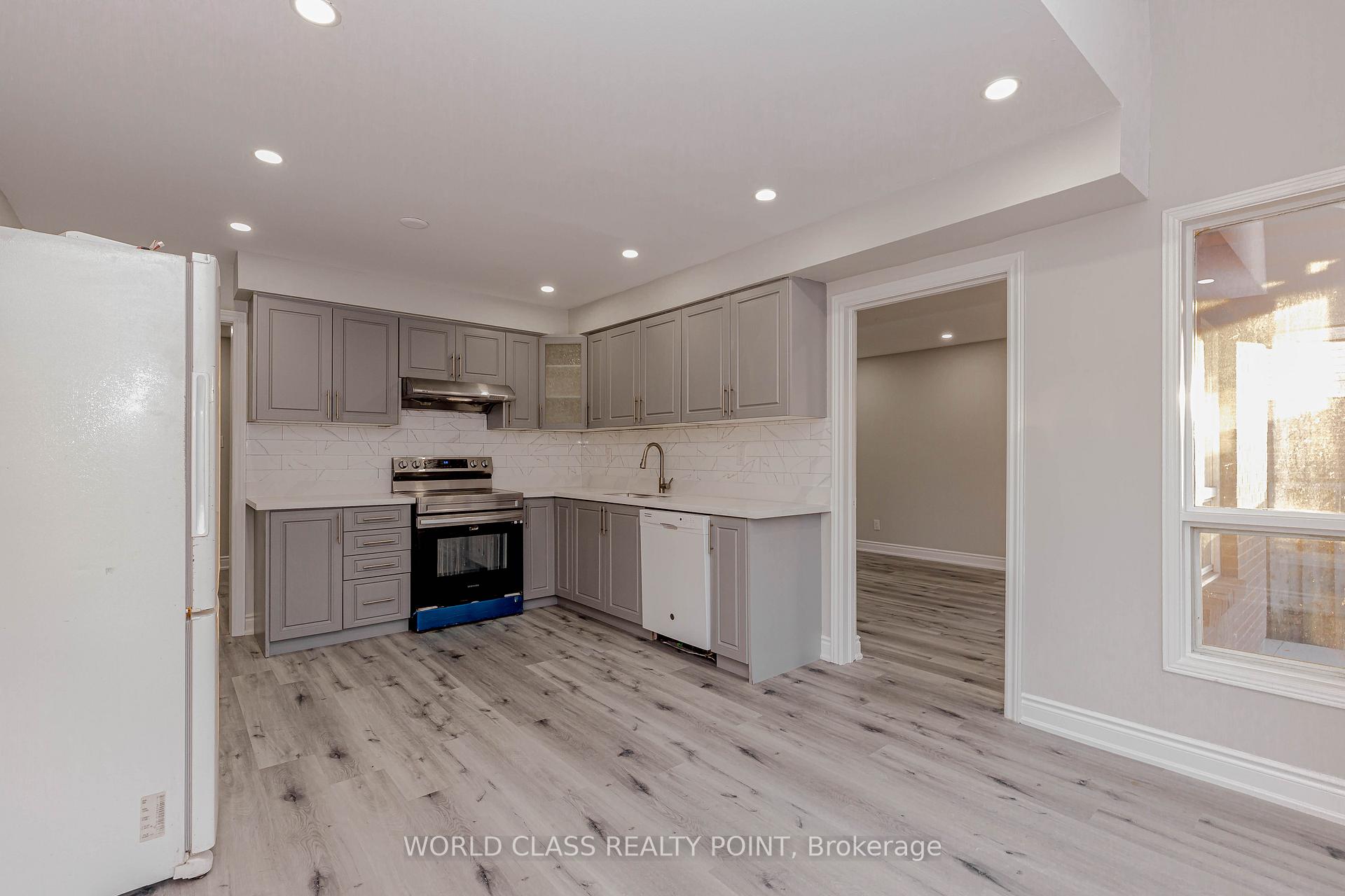 Photo 10 of 76 Moffatt Avenue, Brampton, Fletcher's West — HOMEH