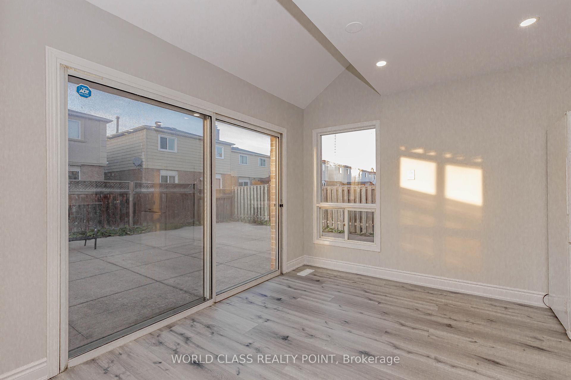 Photo 11 of 76 Moffatt Avenue, Brampton, Fletcher's West — HOMEH