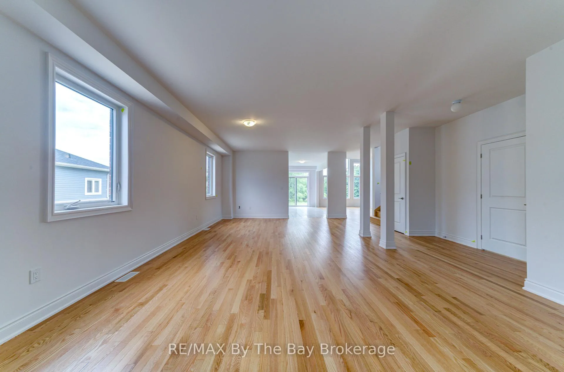 Photo 5 of 12 Misty Ridge Road, Wasaga Beach — HOMEH
