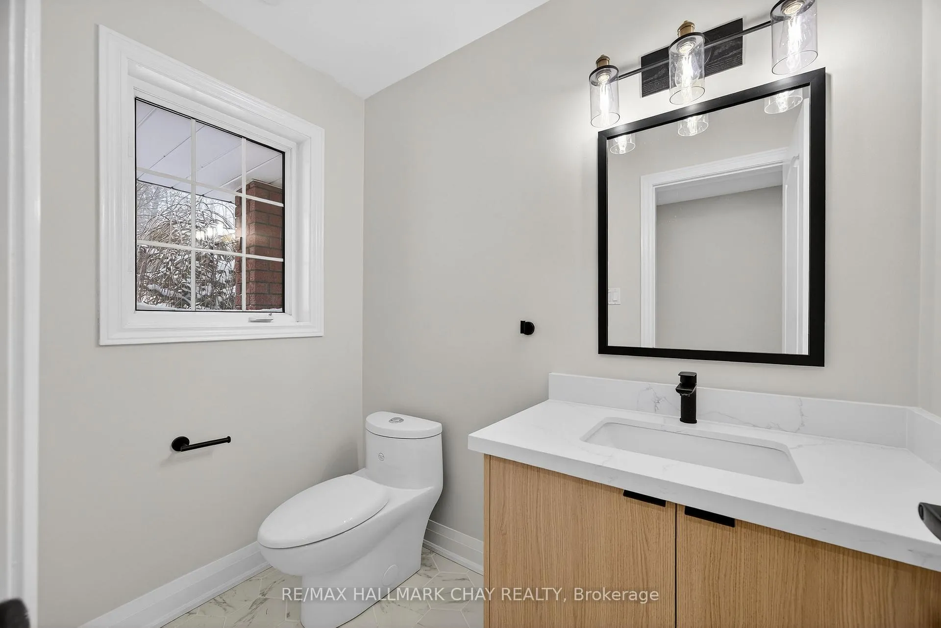 Photo 9 of 32 Bloom Crescent, Barrie, Ardagh — HOMEH