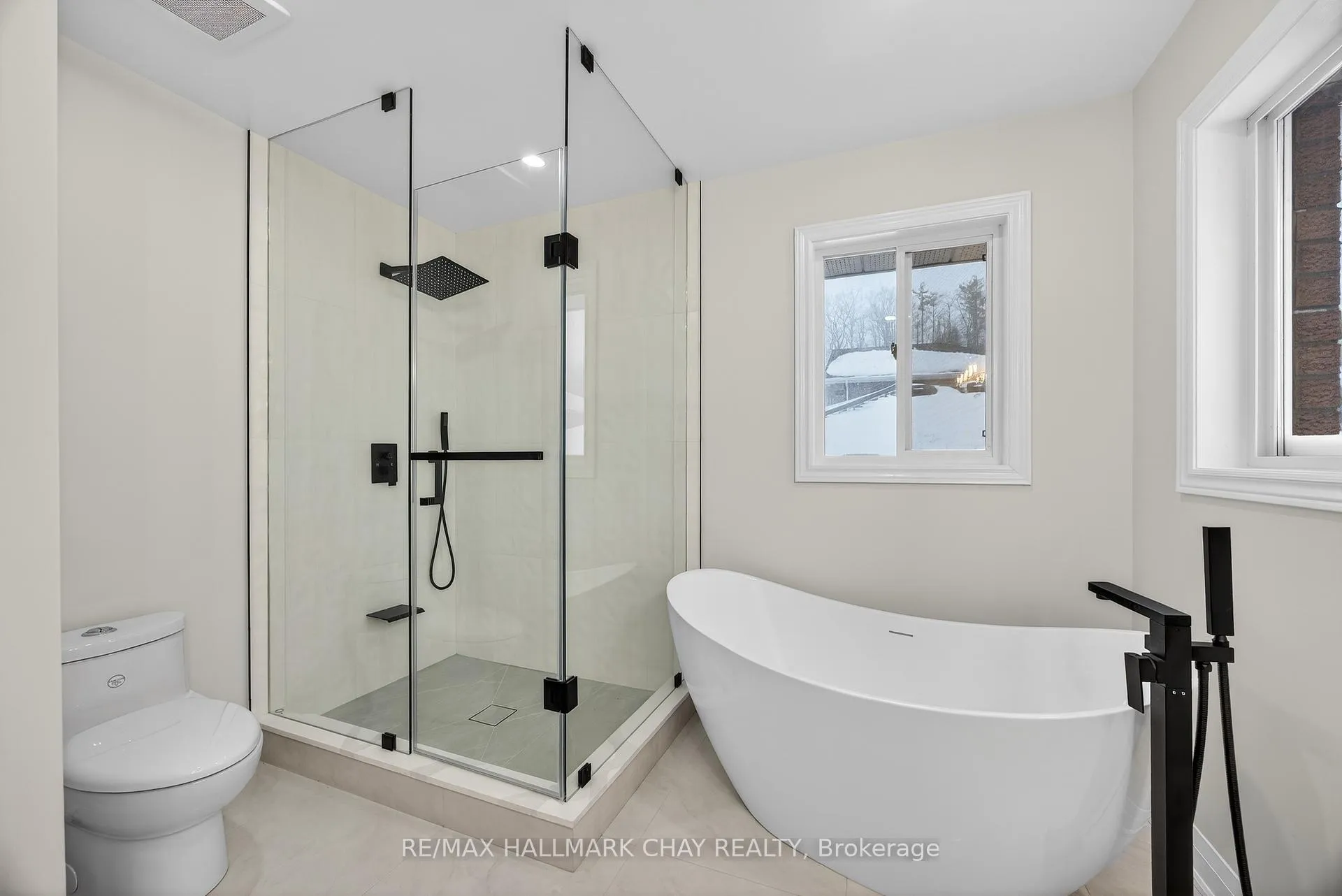 Photo 13 of 32 Bloom Crescent, Barrie, Ardagh — HOMEH