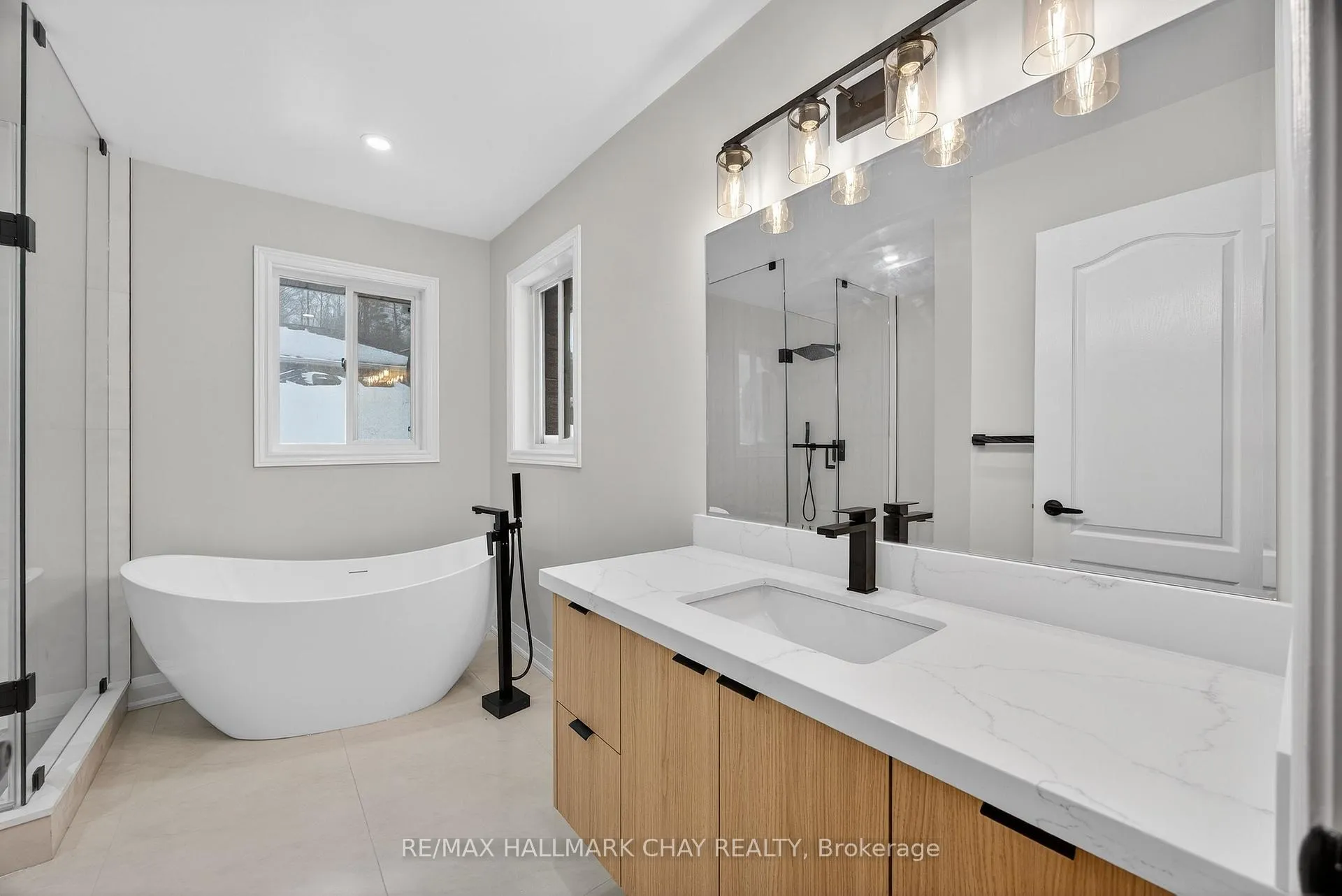 Photo 14 of 32 Bloom Crescent, Barrie, Ardagh — HOMEH