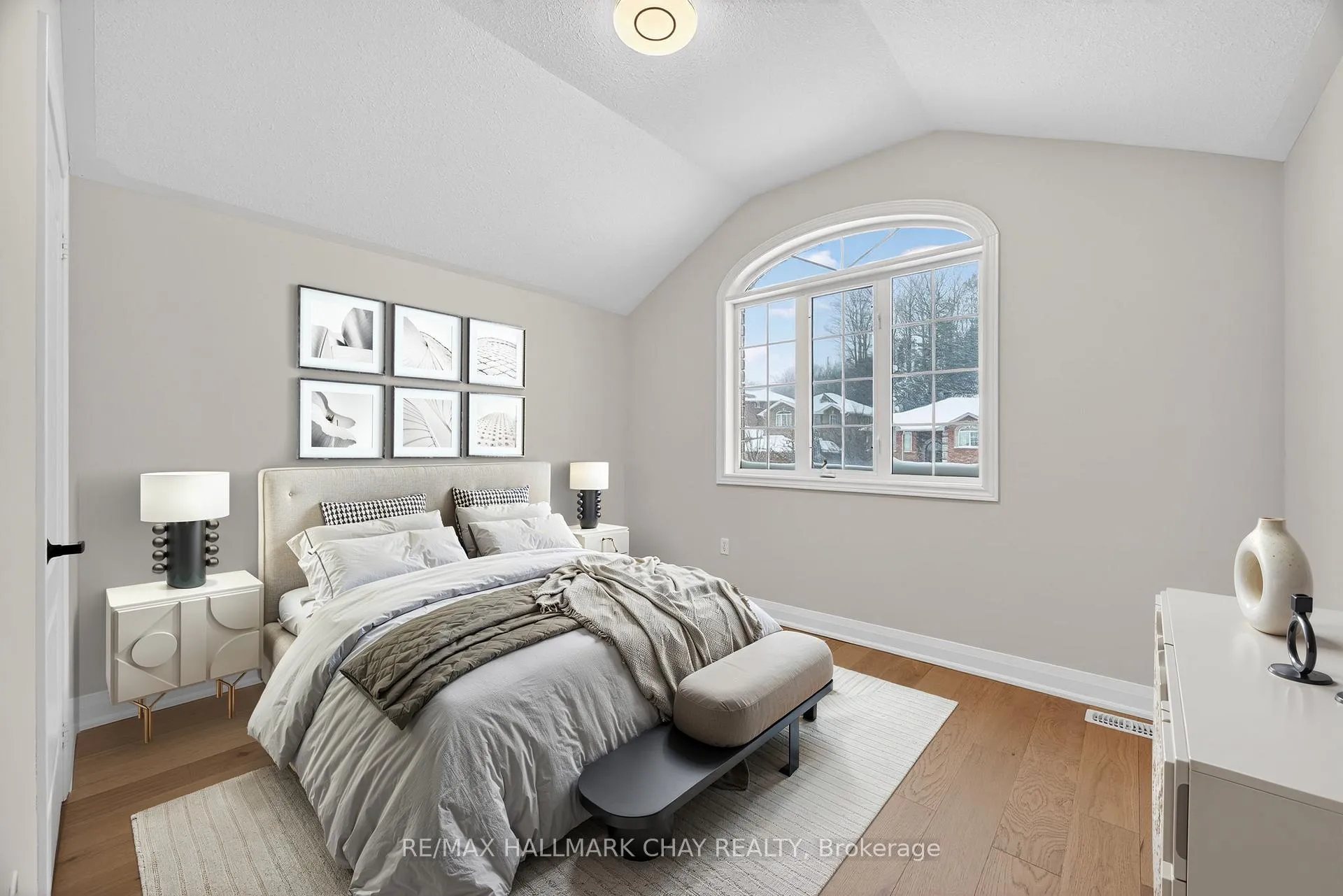 Photo 15 of 32 Bloom Crescent, Barrie, Ardagh — HOMEH