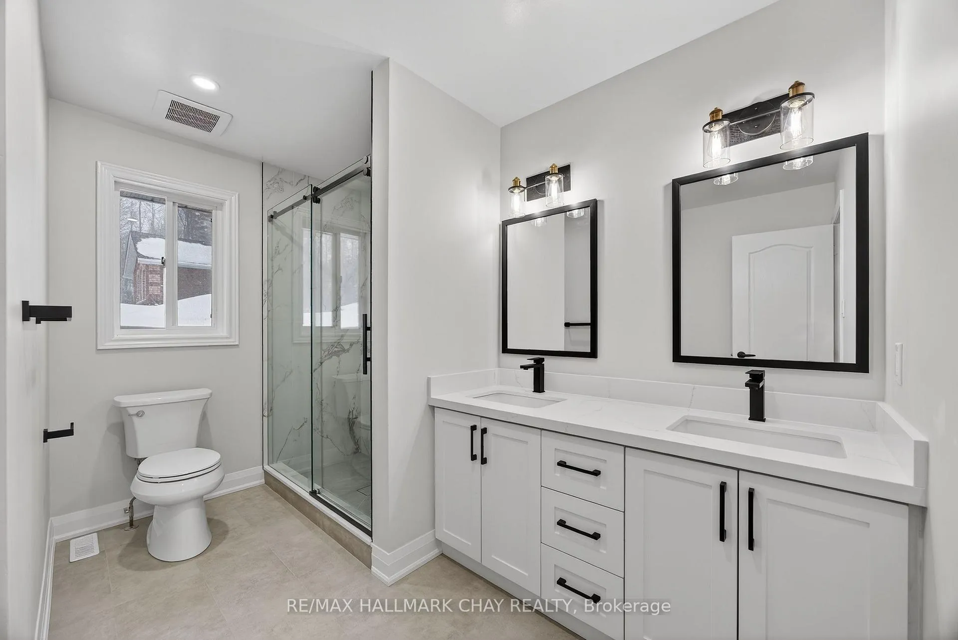 Photo 19 of 32 Bloom Crescent, Barrie, Ardagh — HOMEH