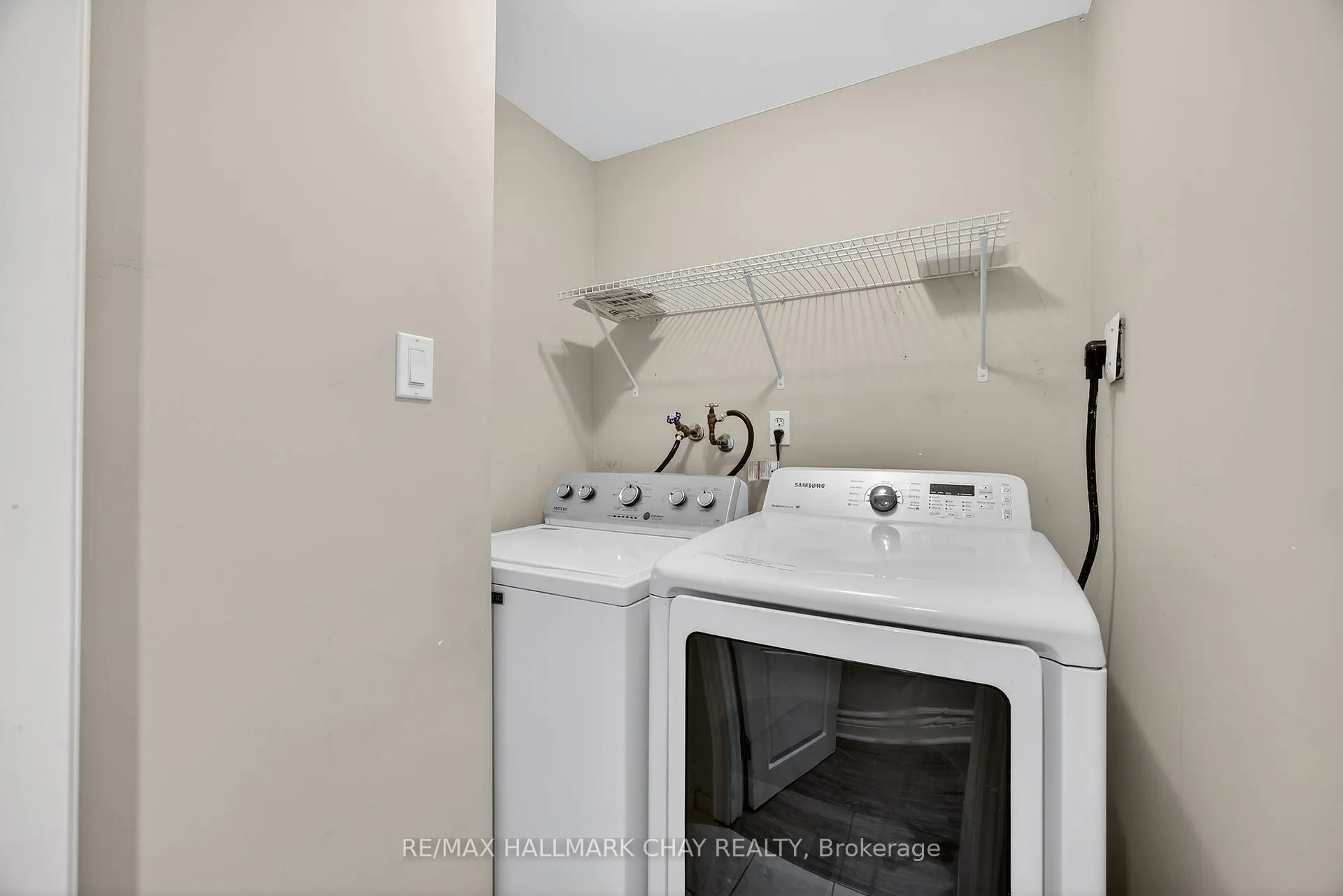 Photo 23 of 32 Bloom Crescent, Barrie, Ardagh — HOMEH