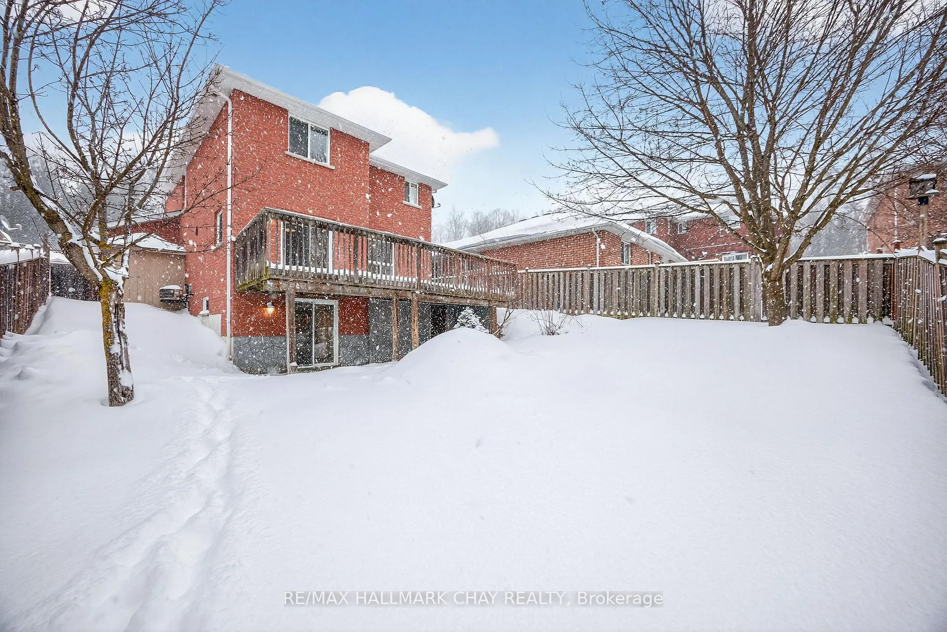 Photo 26 of 32 Bloom Crescent, Barrie, Ardagh — HOMEH