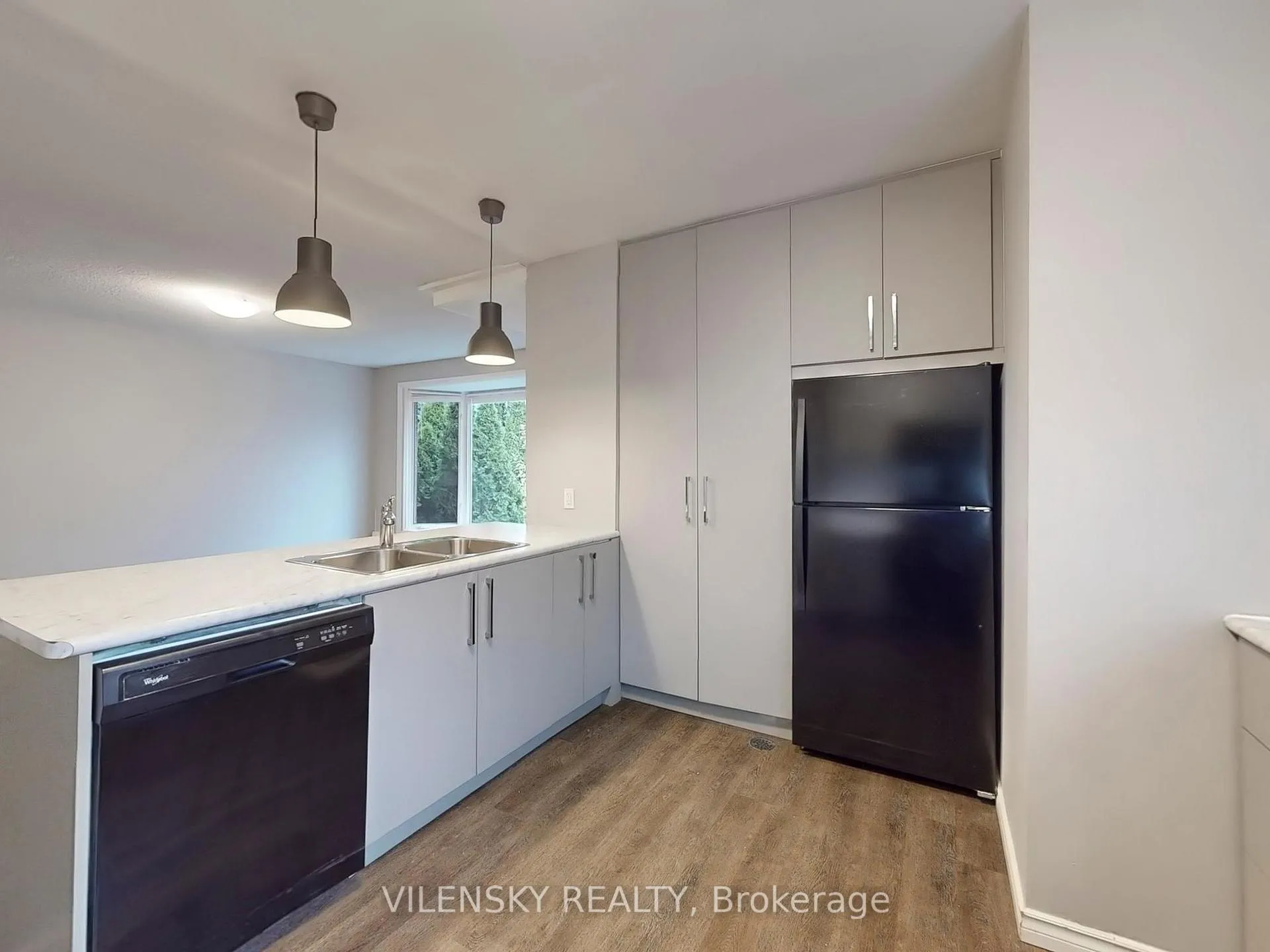 Photo 2 of 333 Rosedale Drive, Whitby, Downtown Whitby — HOMEH