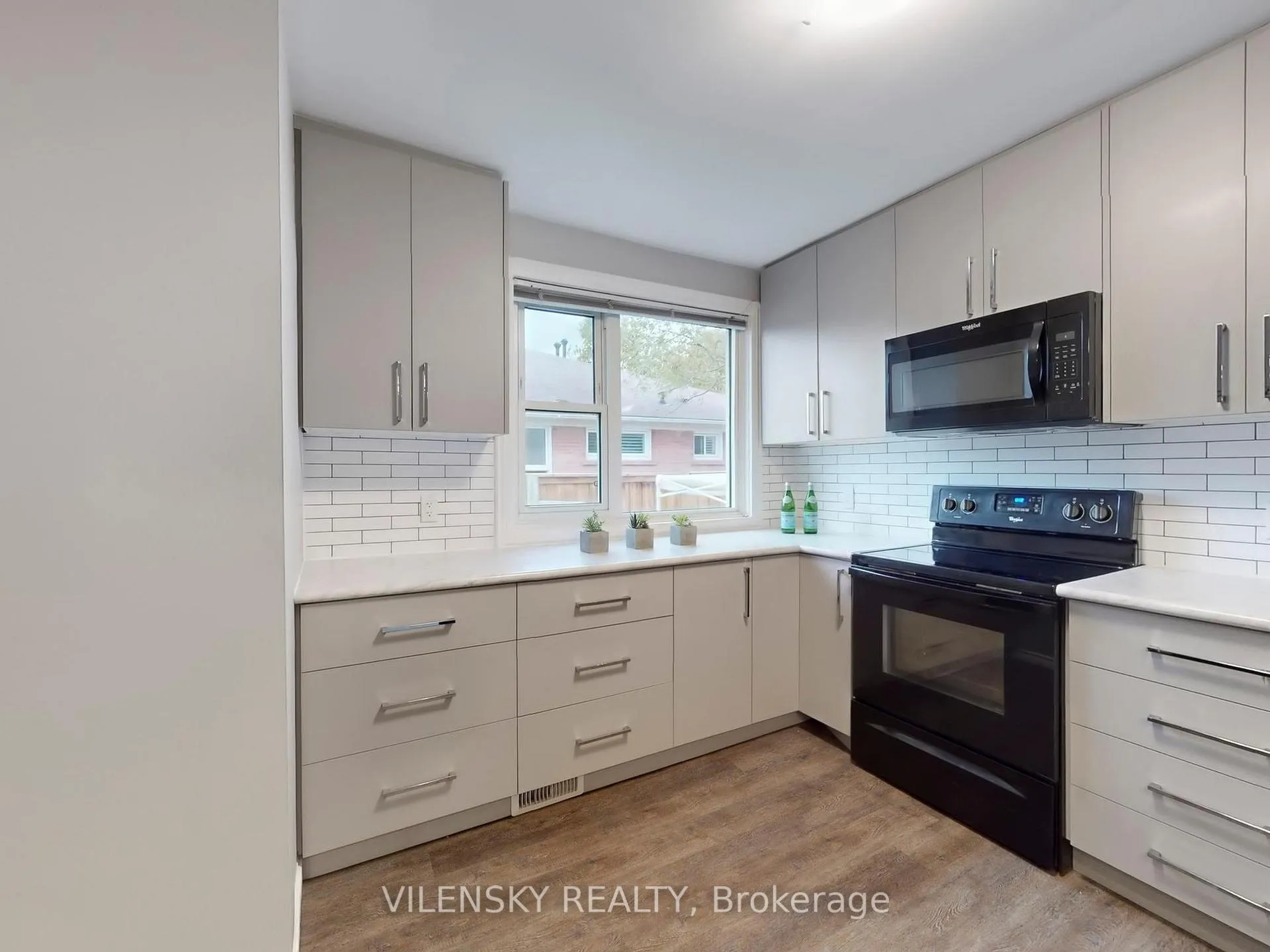 Photo 3 of 333 Rosedale Drive, Whitby, Downtown Whitby — HOMEH