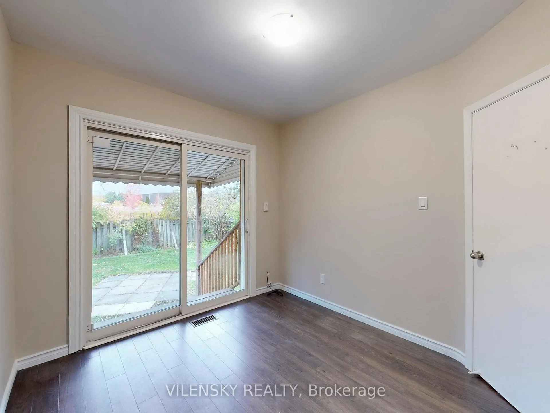 Photo 8 of 333 Rosedale Drive, Whitby, Downtown Whitby — HOMEH