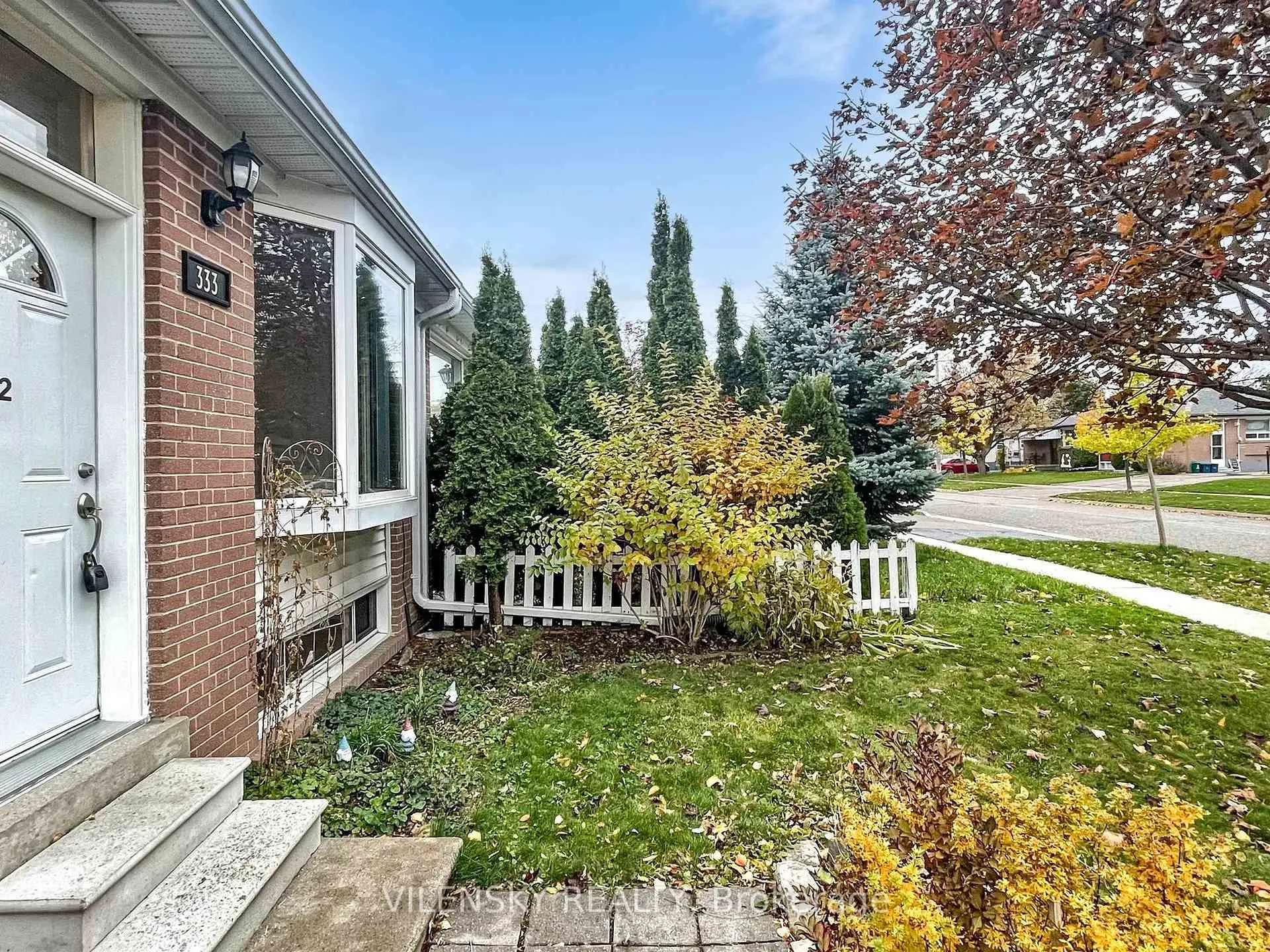 Photo 13 of 333 Rosedale Drive, Whitby, Downtown Whitby — HOMEH