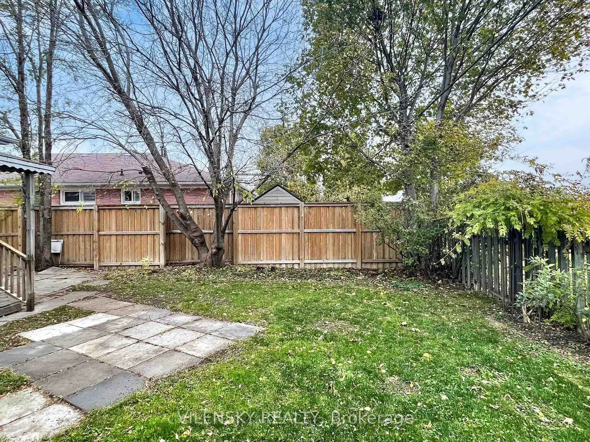 Photo 15 of 333 Rosedale Drive, Whitby, Downtown Whitby — HOMEH