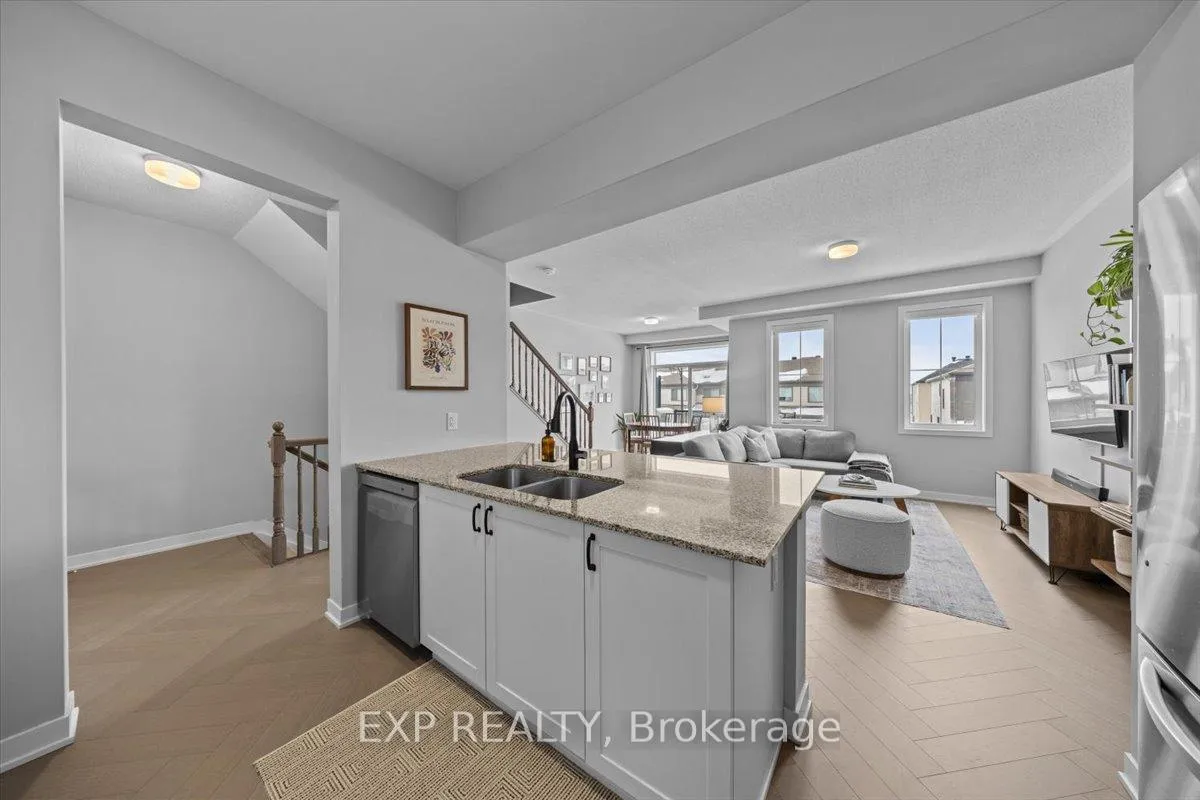 Photo 4 of 667 Cygnus Street, Ottawa, Barrhaven - Half Moon Bay — HOMEH