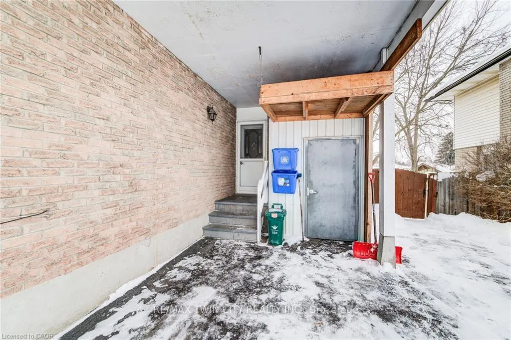 Photo 5 of 839 Doon Village Road, Kitchener — HOMEH