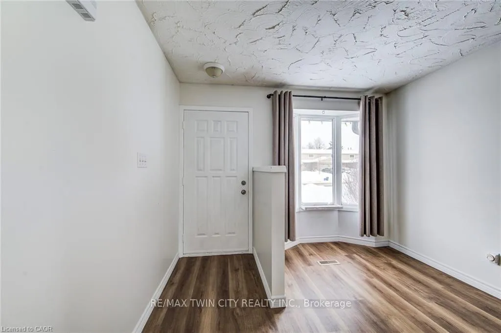 Photo 6 of 839 Doon Village Road, Kitchener — HOMEH