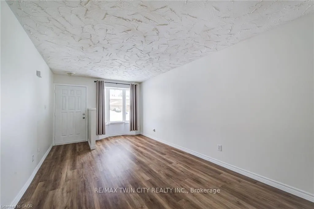 Photo 7 of 839 Doon Village Road, Kitchener — HOMEH